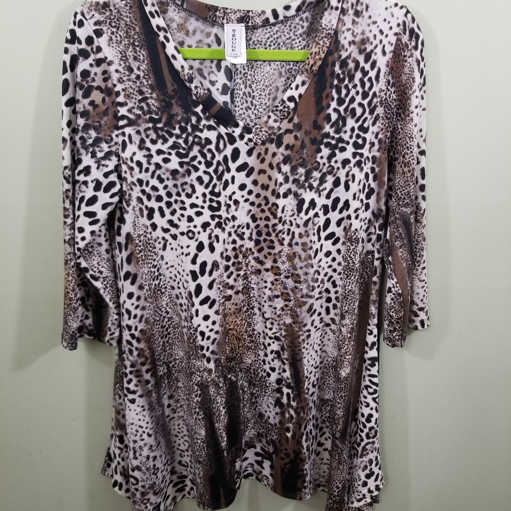 R.Rouge top animal print.